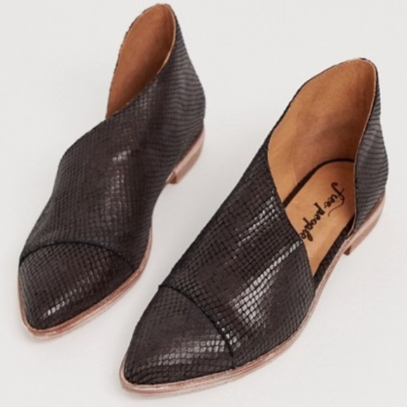 Free People Shoes - FREE PEOPLE Textured Royale Flats in Chocolate!